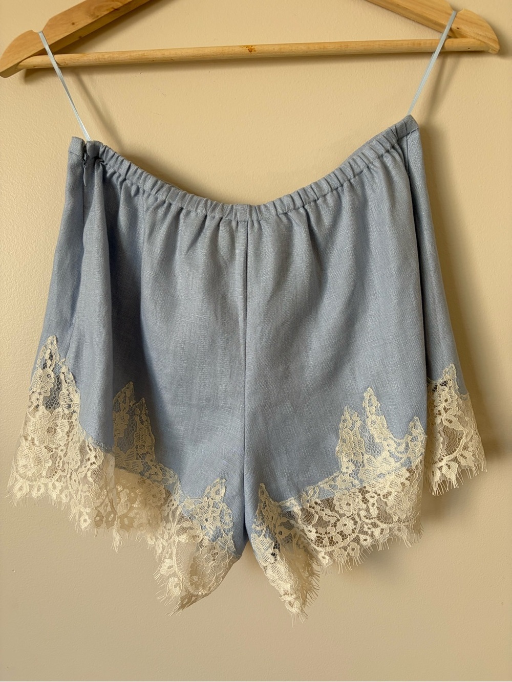 NEW Reformation Fern Cloud Blue Lace Trim Linen Shorts Elastic Waist | US M - Picture 8 of 12